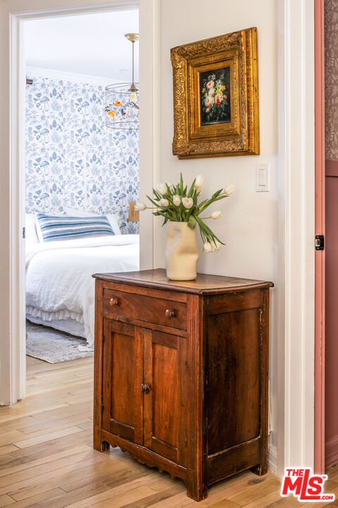 554 Mountain Green Drive, Calabasas CA: https://media.crmls.org/mediaz/72441624-f84b-4802-82c7-b3578c3cedbb.jpg