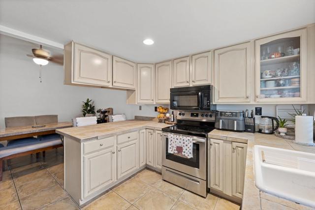 Detail Gallery Image 4 of 21 For 3470 Peach Tree Way, Oceanside,  CA 92058 - 3 Beds | 2 Baths