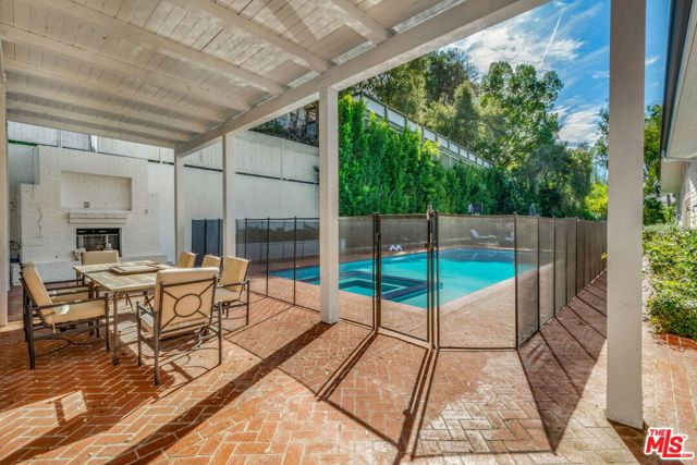 9669 Oak Pass Road, Beverly Hills CA: https://media.crmls.org/mediaz/7244538f-24e7-45e6-9e7f-08b5d48ed001.jpg