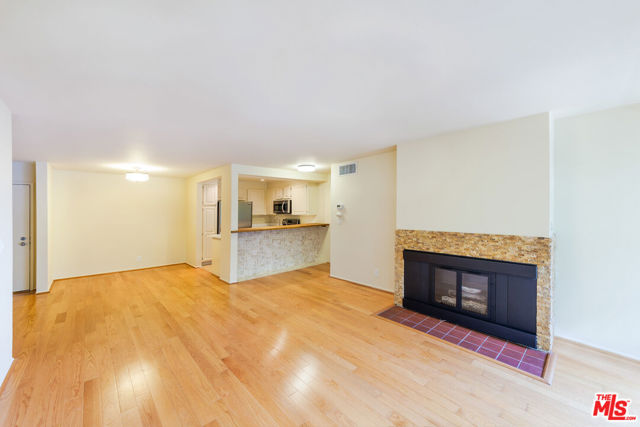 950 N Kings Road, West Hollywood CA: https://media.crmls.org/mediaz/724474b9-55ff-45ad-9d44-9d5335c76a48.jpg
