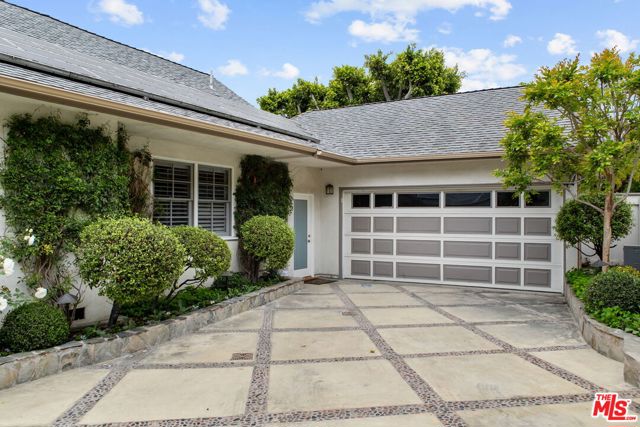 2660 Carman Crest Drive, Los Angeles CA: https://media.crmls.org/mediaz/7244974f-9ade-4faa-9510-3942195a7e99.jpg