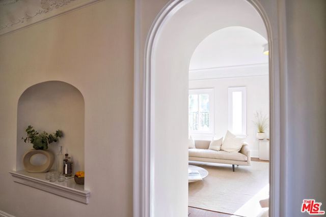 322 S Kingsley Drive, Los Angeles CA: https://media.crmls.org/mediaz/7244e9f7-d459-433f-bd17-c54685128c1b.jpg