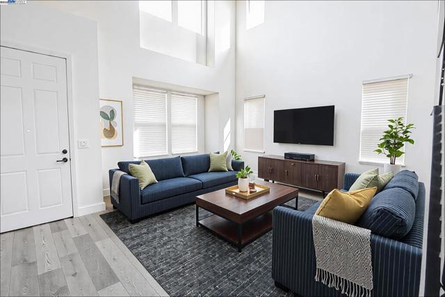 1955 Bankston Dr, Tracy CA: https://media.crmls.org/mediaz/724535ef-3ef9-4ce3-8f26-4ad9fad1d39d.jpg
