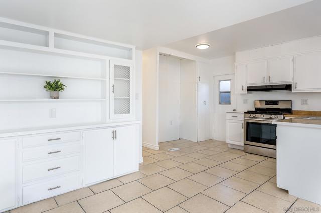 150 S Anza St, El Cajon CA: https://media.crmls.org/mediaz/72467328-02bf-4ba0-a963-57ef8f70949f.jpg