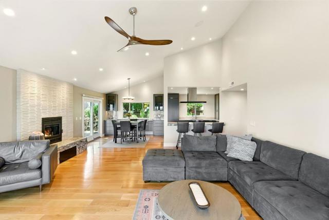 132 Pax Place Court, Aptos CA: https://media.crmls.org/mediaz/7246b2da-847f-4140-a6d9-a949d40173cc.jpg