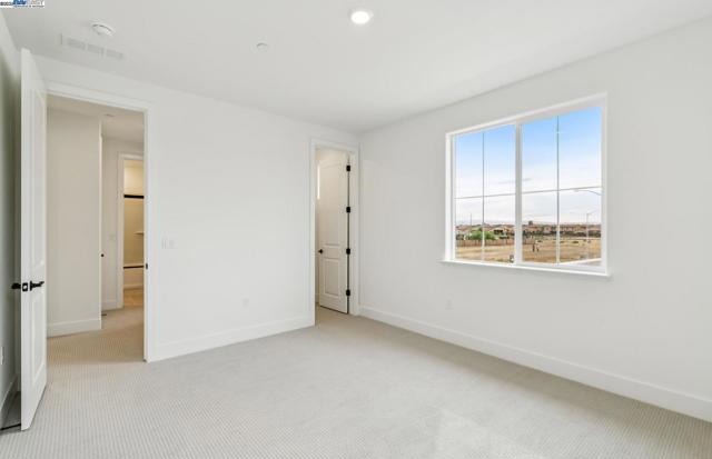 1552 Kasnak Drive, Manteca CA: https://media.crmls.org/mediaz/7246b8b4-c6a5-4ee0-8896-dd73b97c96e4.jpg