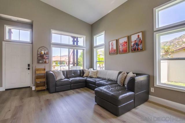 3207 Meadow Side Pl, Escondido CA: https://media.crmls.org/mediaz/72472552-6107-4085-b6ce-d30a0320a436.jpg
