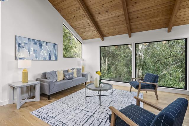 6425 Zinn Dr, Oakland CA: https://media.crmls.org/mediaz/72484cd7-061f-4c67-9c45-23a26b4473d3.jpg