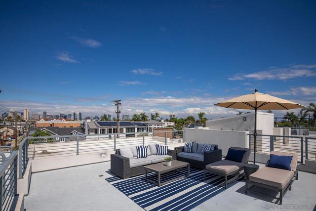 1014 5th St, Coronado CA: https://media.crmls.org/mediaz/724894ab-b737-4d61-a4ba-8b8e0dd982c1.jpg