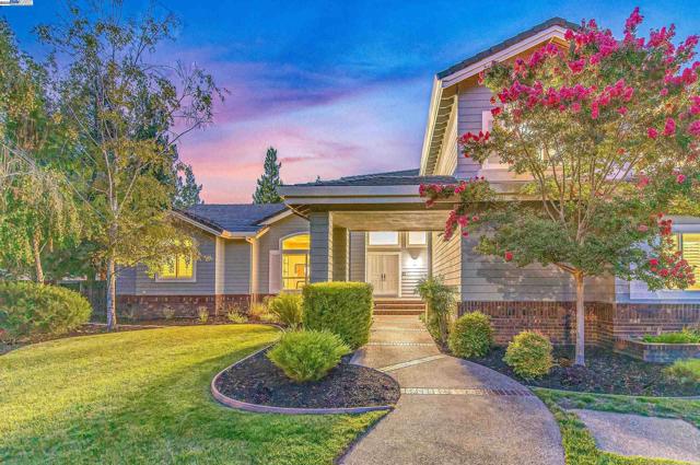 1398 Benedict Ct, Pleasanton CA: https://media.crmls.org/mediaz/7248abdb-181a-44ea-8dcc-b33e6a7aedcd.jpg