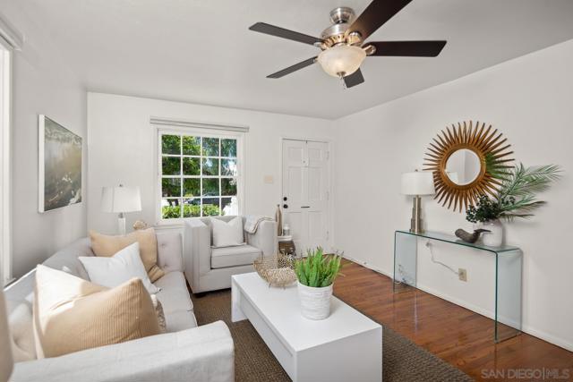 241 243 F Avenue, Coronado CA: https://media.crmls.org/mediaz/72491049-6044-4036-b39b-6fe2a73e7075.jpg
