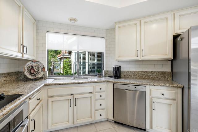 Detail Gallery Image 25 of 62 For 28766 Vista Valley Dr, Vista,  CA 92084 - 2 Beds | 2 Baths