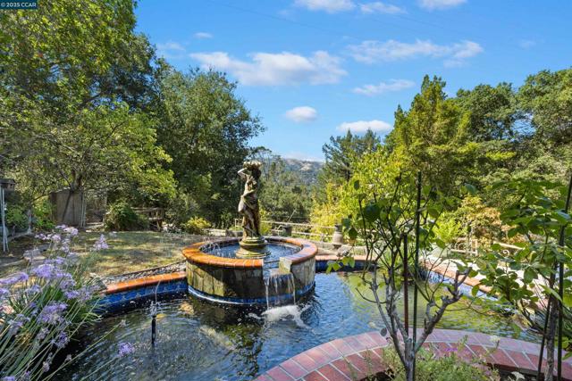 39 Mira Loma Rd, Orinda CA: https://media.crmls.org/mediaz/7249bb3b-9daf-44a7-a56b-6840bc951454.jpg