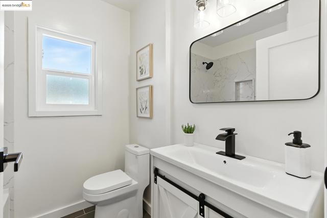 6124 Santa Cruz AVE, Richmond CA: https://media.crmls.org/mediaz/7249f2ff-bbc0-4b67-b6b3-43ef982a21e8.jpg