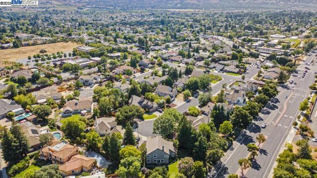 1348 Carlton Pl, Livermore CA: https://media.crmls.org/mediaz/724a476a-e2e1-471f-9d1d-982a4058e444.jpg
