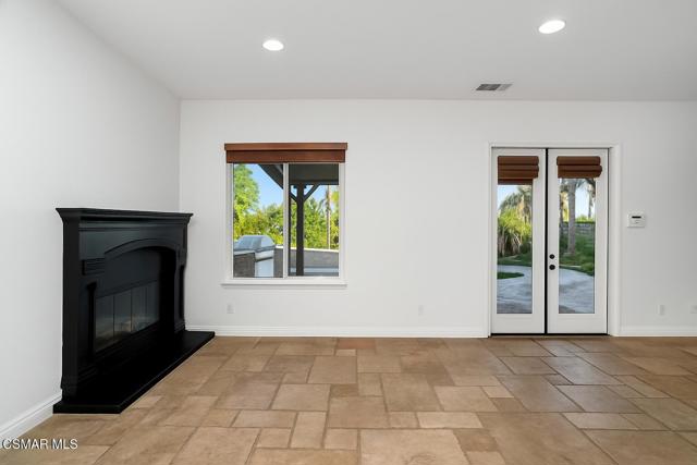 4940 Corral Street, Simi Valley CA: https://media.crmls.org/mediaz/724a48fd-9d99-4036-85ef-8a6ed79a7071.jpg