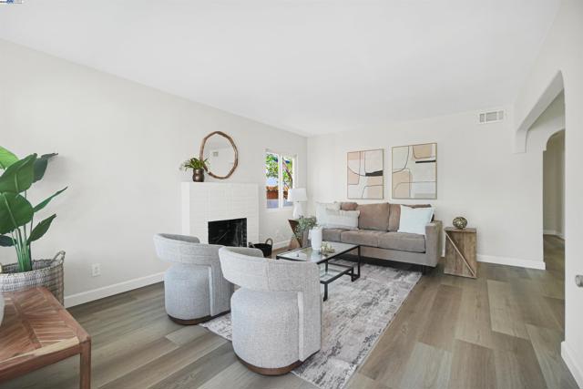 23639 Odom Dr, Hayward CA: https://media.crmls.org/mediaz/724a7761-9fca-4f63-b7d0-6e01bdb0738c.jpg