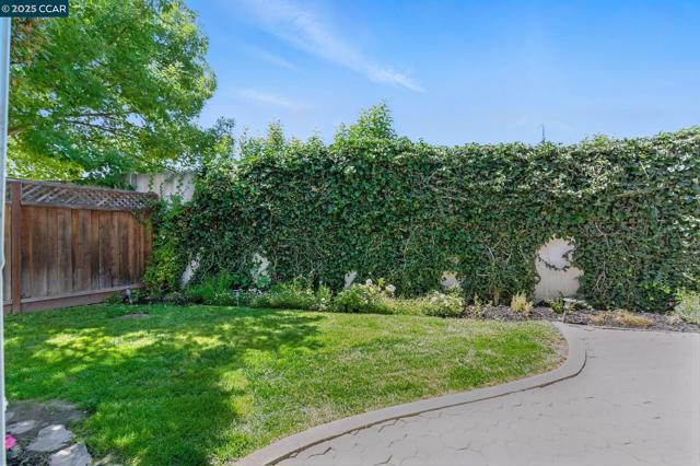 297 Del Valle, Pleasanton CA: https://media.crmls.org/mediaz/724a7f25-3434-4cc6-9d02-6371033a4309.jpg