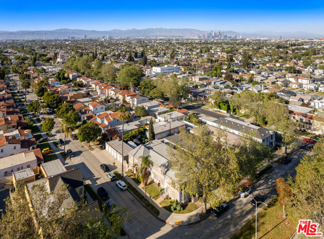 4196 5th Avenue, Los Angeles CA: https://media.crmls.org/mediaz/724b0ac2-321d-4ae0-81bd-1e9fbafe0fe0.jpg