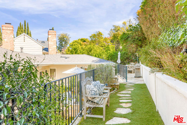 678 Loring Avenue, Los Angeles CA: https://media.crmls.org/mediaz/724c25eb-2ebd-4385-ae5e-86e32502b33f.jpg