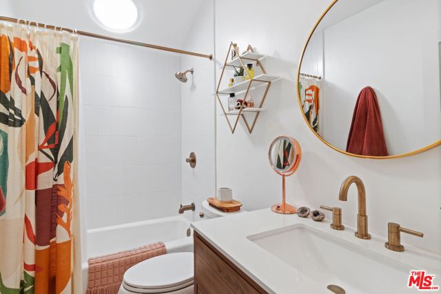 7339 Lasaine Avenue, Van Nuys CA: https://media.crmls.org/mediaz/724c2b99-9ce7-420a-b7e6-34157ee4205a.jpg