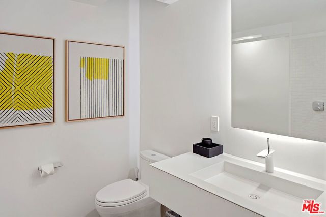 1106 N Hillcrest Road, Beverly Hills CA: https://media.crmls.org/mediaz/724c3a95-490d-4494-9262-9285ba7f161d.jpg