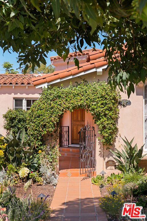 1541 Cardiff Avenue, Los Angeles CA: https://media.crmls.org/mediaz/724cd230-675a-44b7-a11b-c5ae19fd0d52.jpg