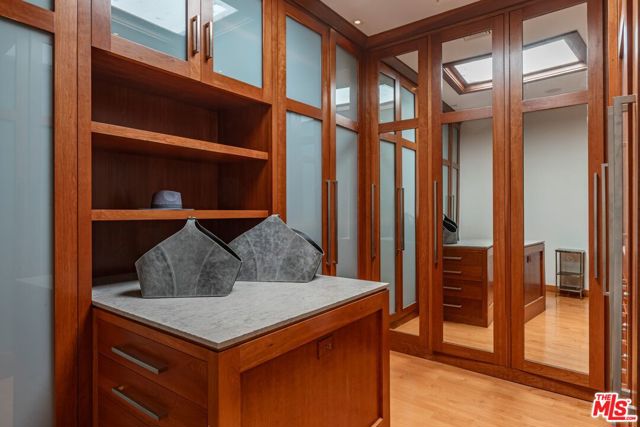 1188 Brooklawn Drive, Los Angeles CA: https://media.crmls.org/mediaz/724d1504-d513-46c9-9fe0-709dba120a3e.jpg