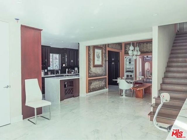2633 N Commonwealth Avenue, Los Angeles CA: https://media.crmls.org/mediaz/724d421c-7473-4f08-974e-75740e2cb713.jpg