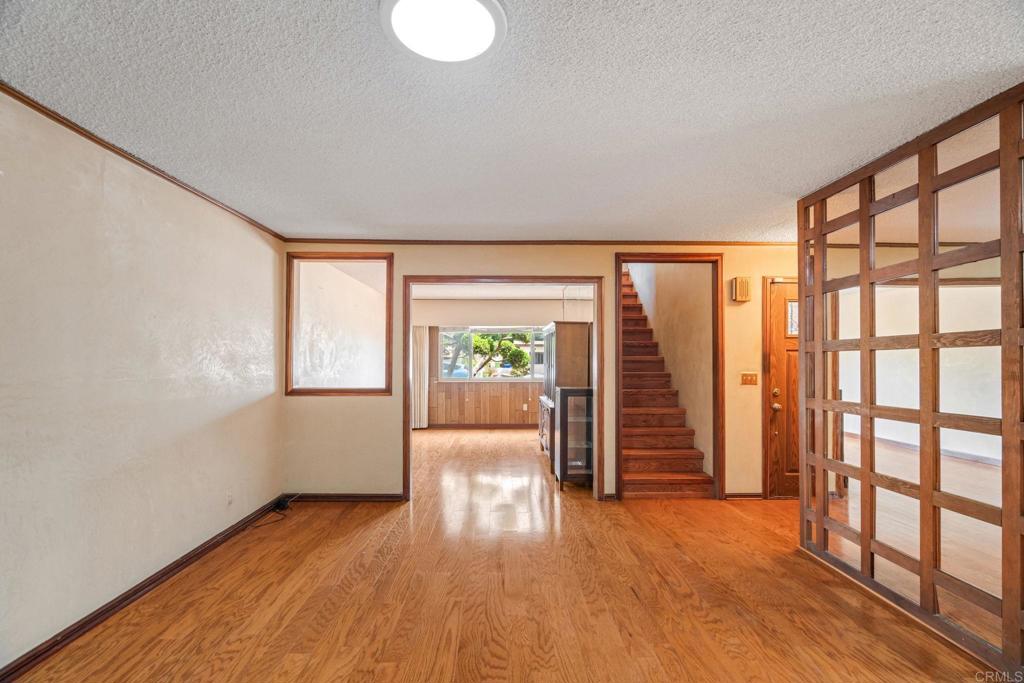 https://media.crmls.org/mediaz/724d4aee-cfe9-4dd3-b6f4-25a21a75da03.jpg?preset=X-Large