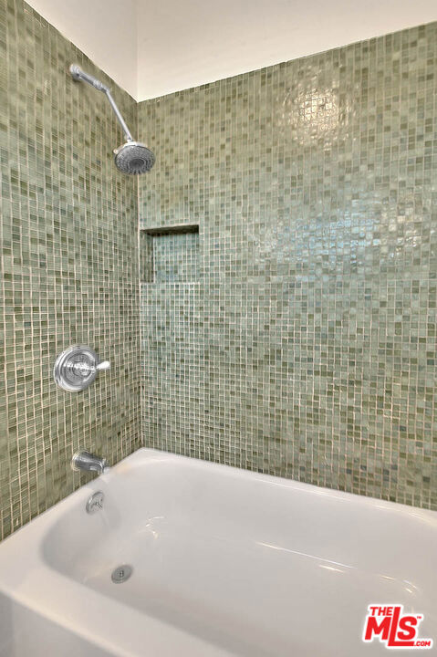 5920 Chula Vista Way, Los Angeles CA: https://media.crmls.org/mediaz/724da07a-27fb-4f88-9d37-420dc6ecf7b2.jpg