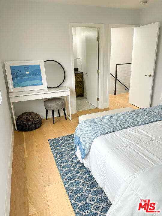 910 19th Street, Santa Monica CA: https://media.crmls.org/mediaz/724da828-c267-4229-ae0e-e0f10fcd4127.jpg