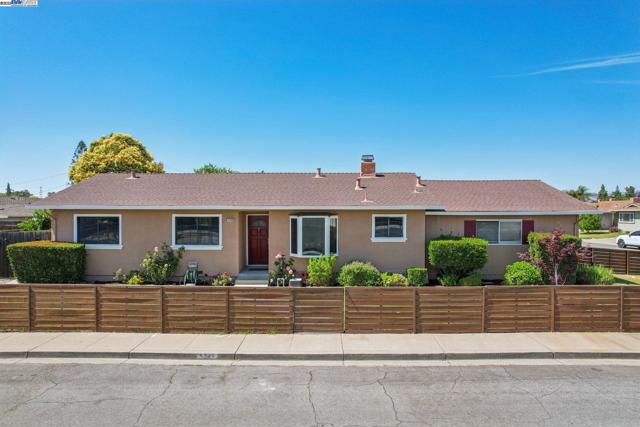5349 Valpey Park Ave, Fremont CA: https://media.crmls.org/mediaz/724db898-a316-4593-a983-081b0bc938fd.jpg