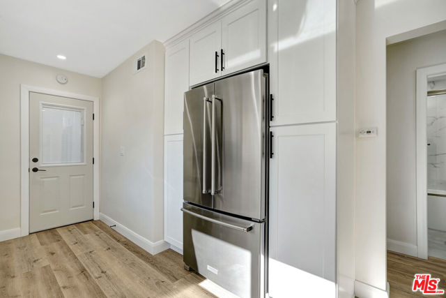 23153 Gonzales Drive, Woodland Hills CA: https://media.crmls.org/mediaz/724dc430-f55e-44a6-a05f-e6b1328f36ab.jpg