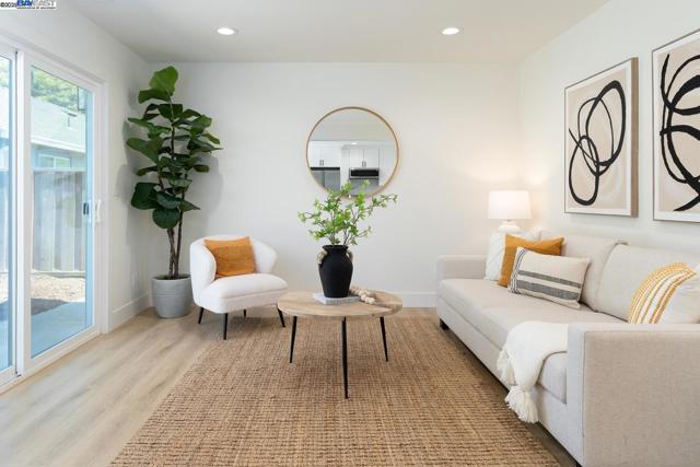 40186 Barbara St, Fremont CA: https://media.crmls.org/mediaz/724dc7cb-750b-4f0f-9399-9c7603cc103e.jpg