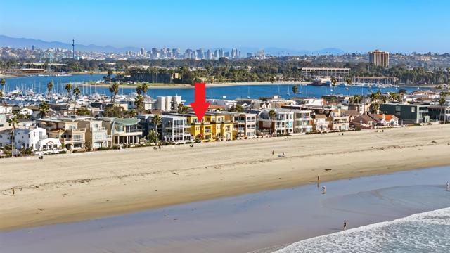 3537 Ocean Front Walk, San Diego CA: https://media.crmls.org/mediaz/724e11fc-9625-456b-84f6-9445e999892a.jpg