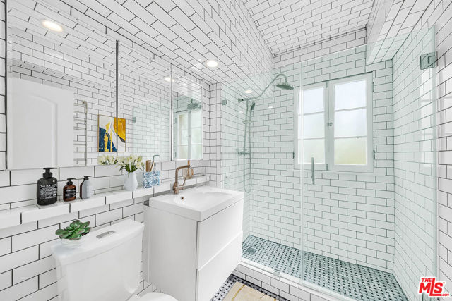 109 N SYCAMORE Avenue, Los Angeles CA: https://media.crmls.org/mediaz/724e30e0-8780-4725-893f-9ee2ff503a26.jpg