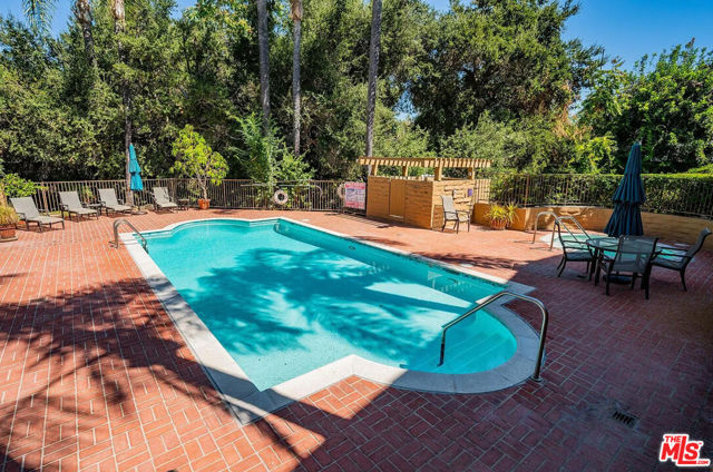 23471 Park Sorrento, Calabasas CA: https://media.crmls.org/mediaz/724e46ff-104d-48e0-8ba3-5007191ab095.jpg