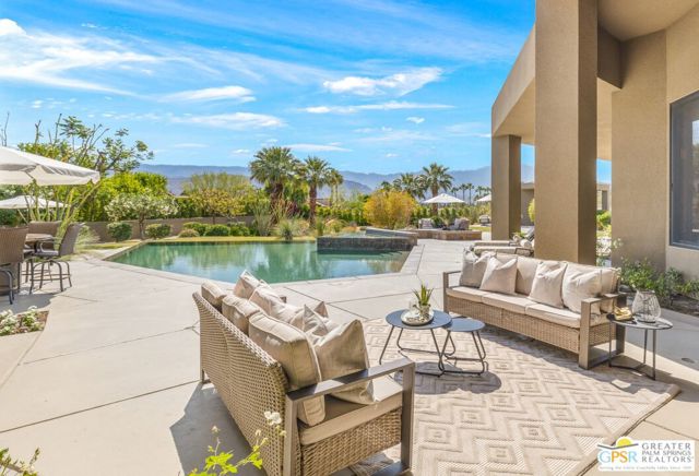 4 Paradise Cove Court, Rancho Mirage CA: https://media.crmls.org/mediaz/724e6d79-9d50-45f1-accb-38a62245d2d0.jpg
