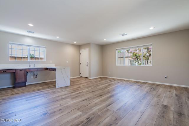 3242 Hereford Court, Simi Valley CA: https://media.crmls.org/mediaz/724f155f-22fe-43e6-8d23-01b6b8da1eaf.jpg