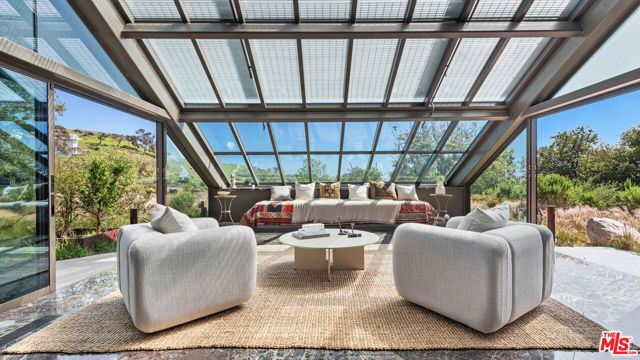 5900 Bonsall Drive, Malibu CA: https://media.crmls.org/mediaz/724fd9b6-0ff7-42ee-856a-887c279404ab.jpg