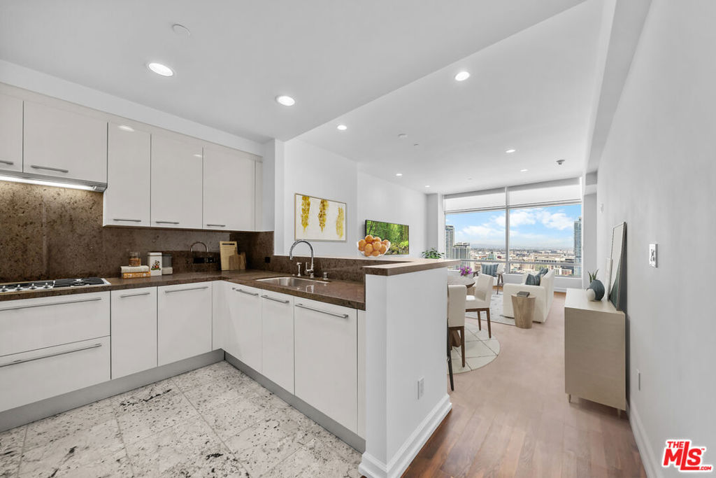 900 W OLYMPIC Boulevard #31E