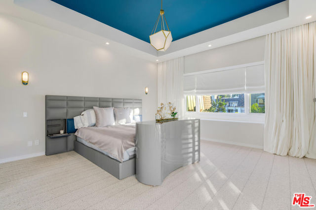 10100 Empyrean Way, Los Angeles CA: https://media.crmls.org/mediaz/72504311-76ad-42a9-a6ed-e948fbe4ba94.jpg