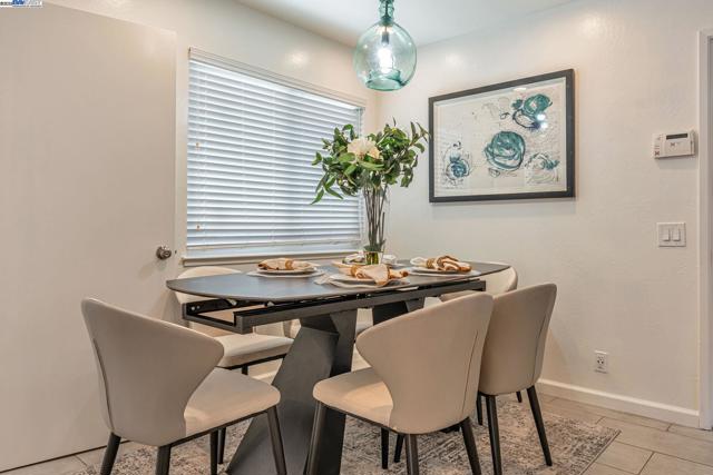 947 Crane Ave, Foster City CA: https://media.crmls.org/mediaz/725050da-8330-4403-badb-cd2d5b277dca.jpg