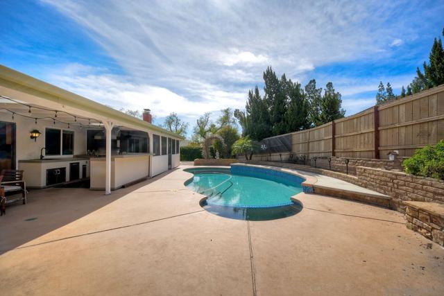 17240 Cuvee Ct, Poway CA: https://media.crmls.org/mediaz/72510a93-e9e3-4179-b4e8-156751e63e86.jpg