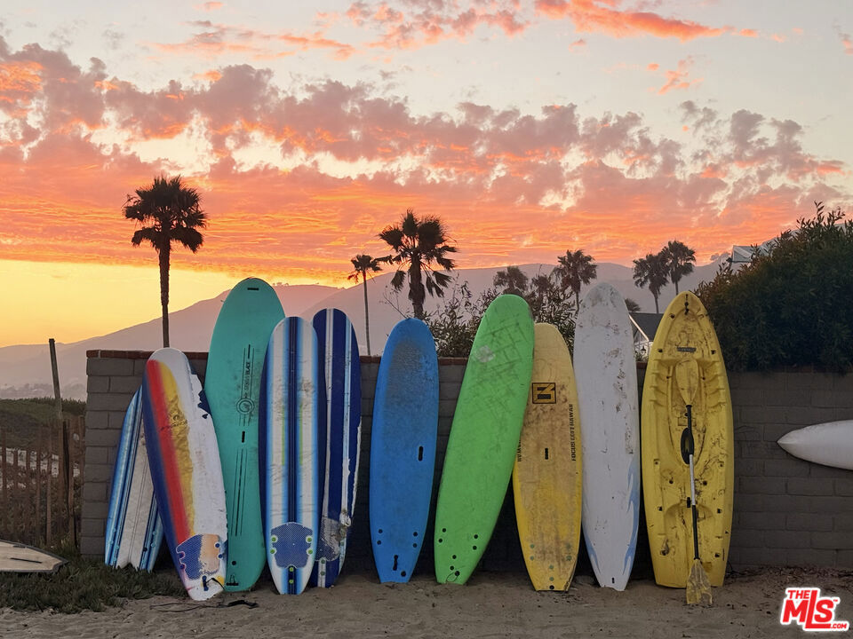 https://media.crmls.org/mediaz/72514f25-2da2-4c15-8005-c668e8992b9f.jpg?preset=X-Large