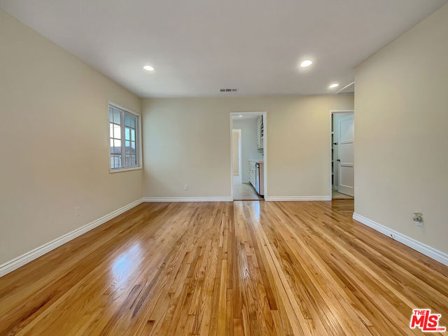 8745 Hazeltine Avenue photo 6