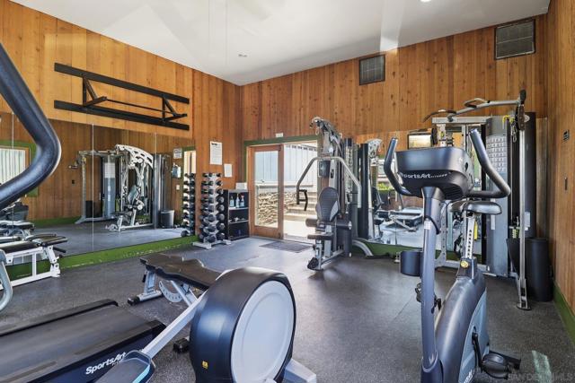119 Spinnaker Ct, Del Mar CA: https://media.crmls.org/mediaz/725190a1-615b-475a-ab93-1dfad0e3162c.jpg