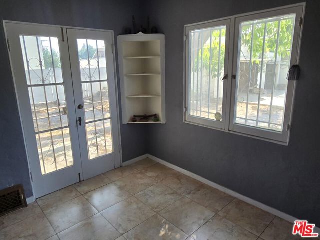 143 S Highland Avenue, Los Angeles CA: https://media.crmls.org/mediaz/72519d66-bd10-4ae5-8f9e-cb7cfffa02f1.jpg