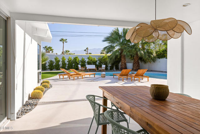 Detail Gallery Image 27 of 41 For 795 E Racquet Club Rd, Palm Springs,  CA 92262 - 3 Beds | 2 Baths